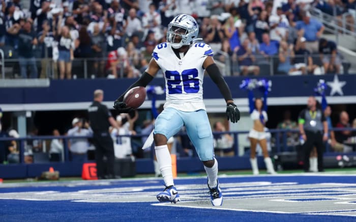 DaRon Bland took his first interception of Sunday's game back to the endzone for a 54-yard pick-six.